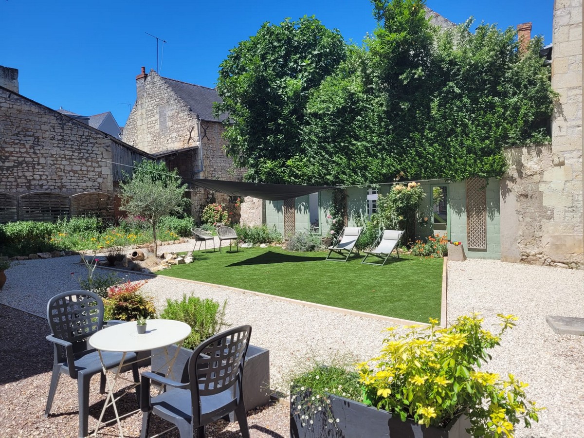 Hôtel Rive Sud - Côté jardin - Chinon, Val de Loire, France.