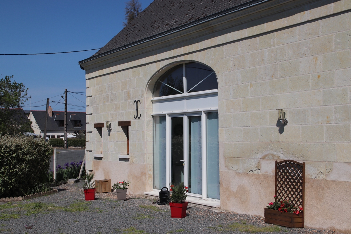 CHOUZE SUR LOIRE- LA GRANGE DE LA HURTAUDERIE-façade cour