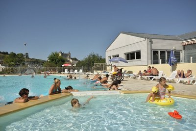 Piscine chauffée avec pataugeoire