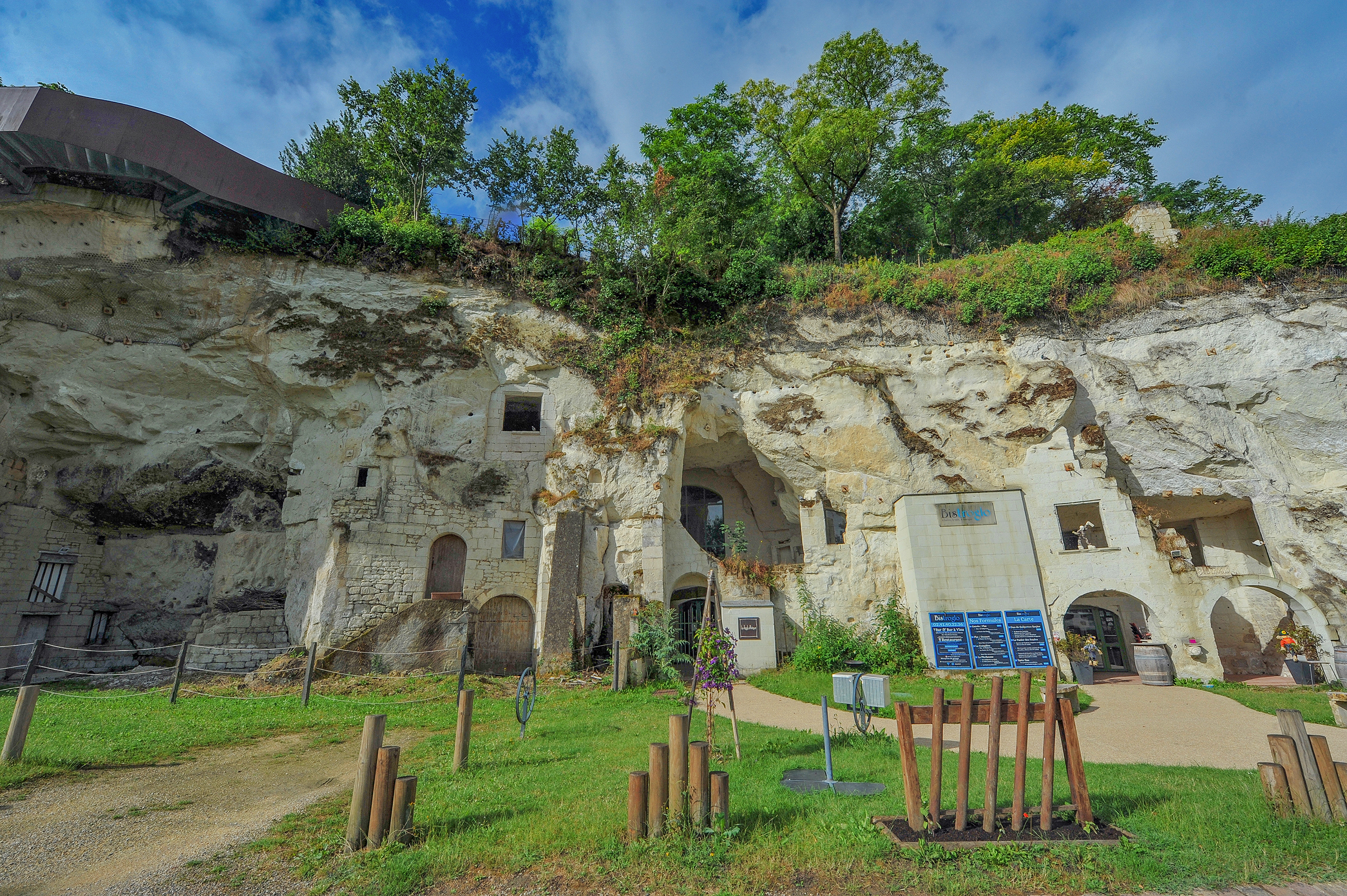 La Troglothèque, au coeur du village troglodytique de Turquant