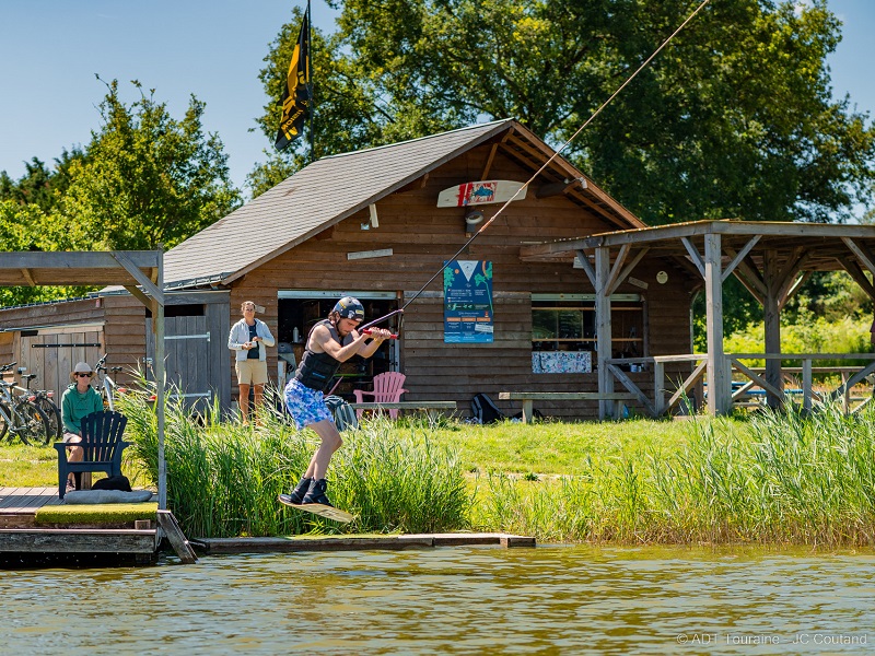 Rillé Wake Park - Base de loisirs du lac de Rillé, France.