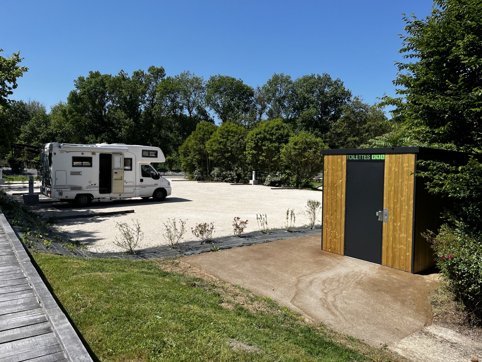 ESVRES-aire de camping-car (2)