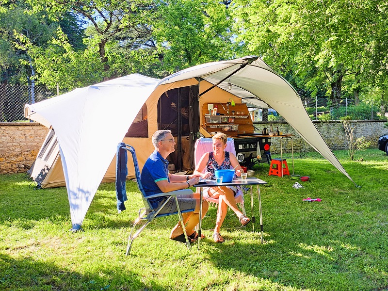 Domaine du Château de la Rolandière - Camping à Trogues, France.