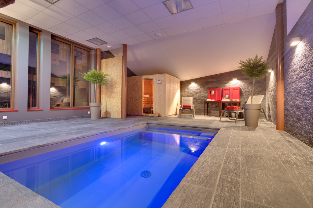 SPA DU CHATEAU – CANDES SAINT MARTIN-piscine interieur