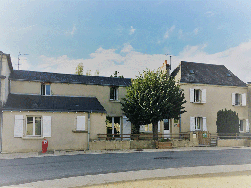 Facade Gite Avrille-Les-Ponceaux
