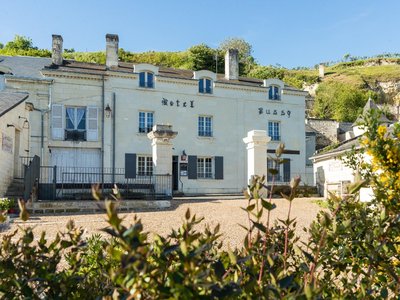 logis-hotel-le-bussy-facade-montsoreau-525019.jpg