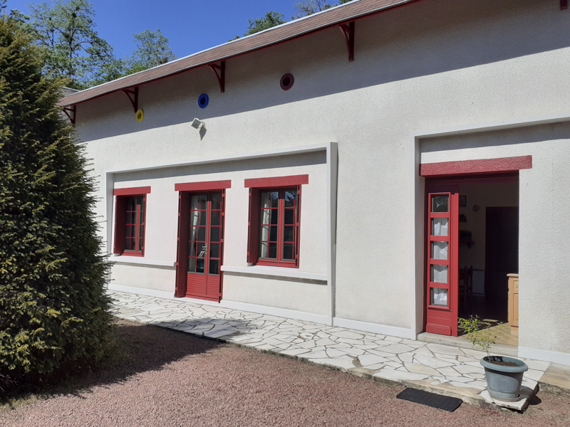 Façade de la maison, orientée plein sud