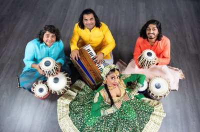 Bollywood_Geraldine Aresteanu