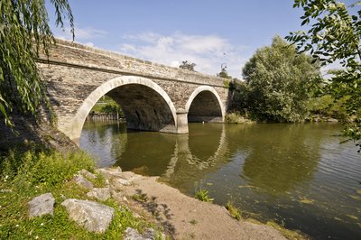 Pont en pierre de Corné