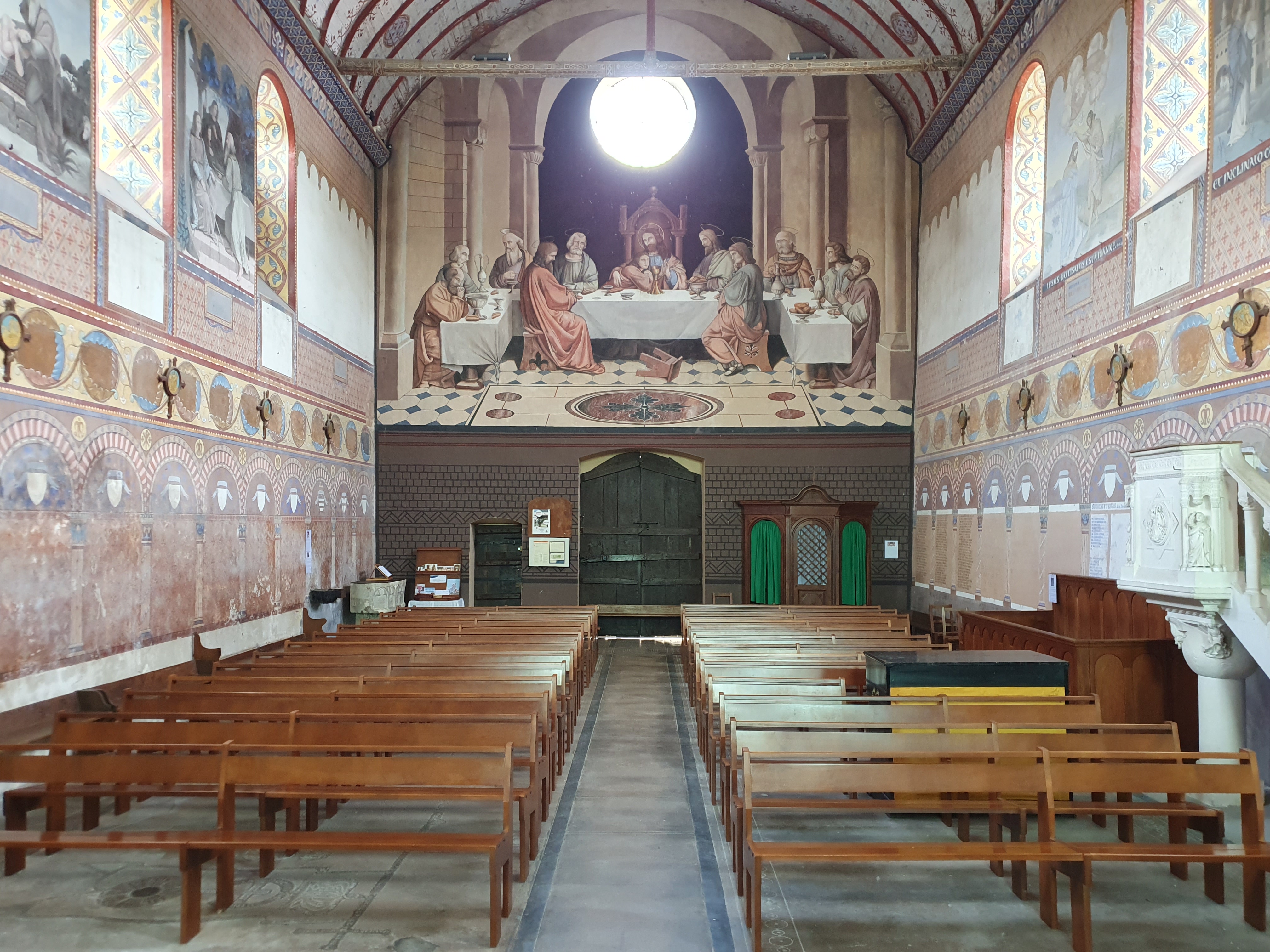 Vue de l'intérieur de l'église de Rivière