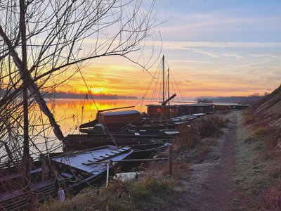 Coucher de soleil et bateaux sur la Loire au Thoureil