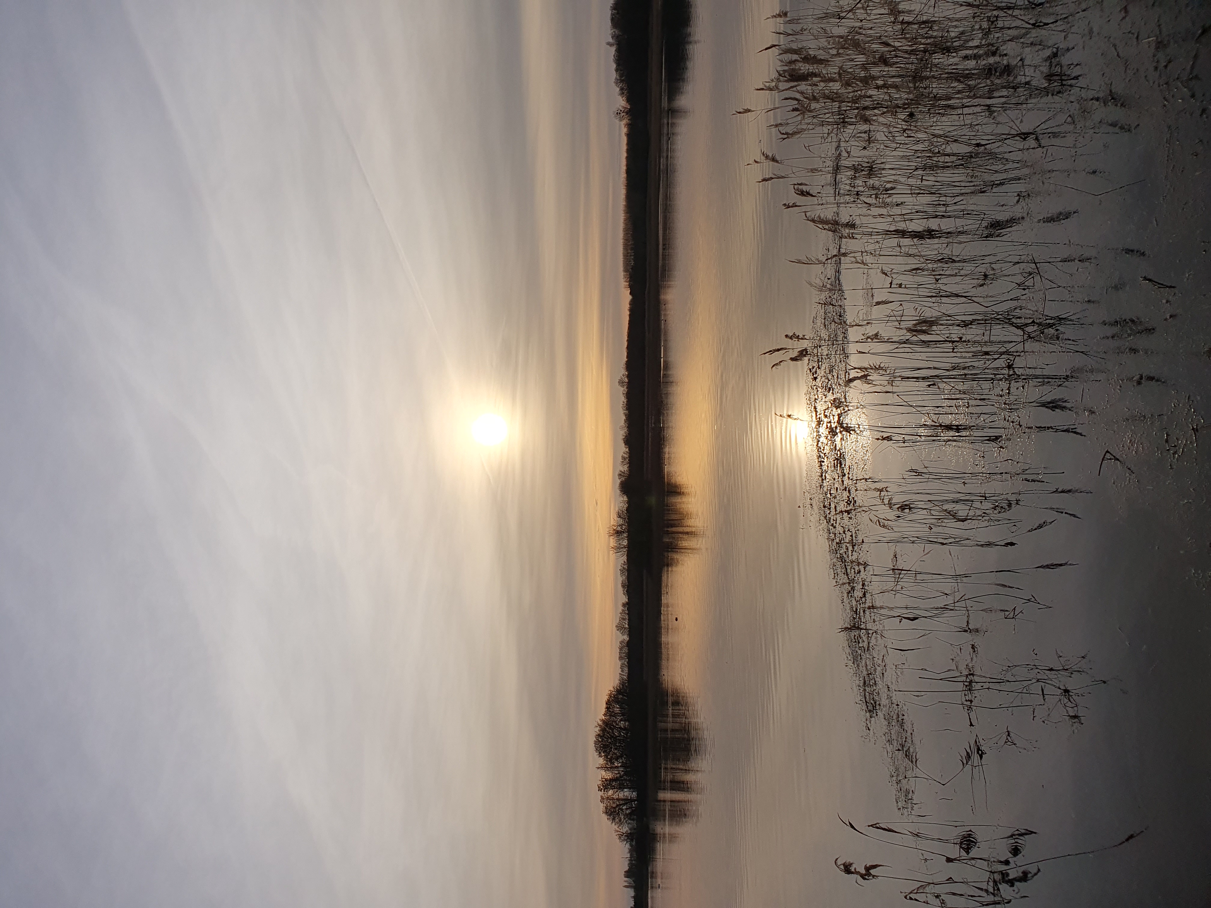 Coucher de soleil sur l'étang d'Assay.