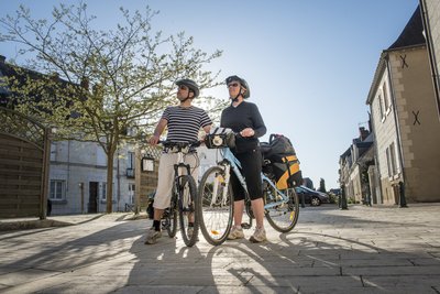 Couple à vélo - Sainte-Catherine-de-Fierbois